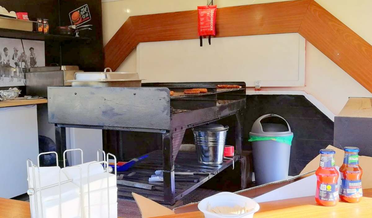 Bratwursrgrill in Leipzig mieten - Gatrogill mit Personal